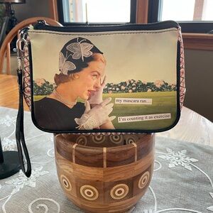 ANNE TAINTOR INC. Vintage Style Women's Clutch with Retro Print